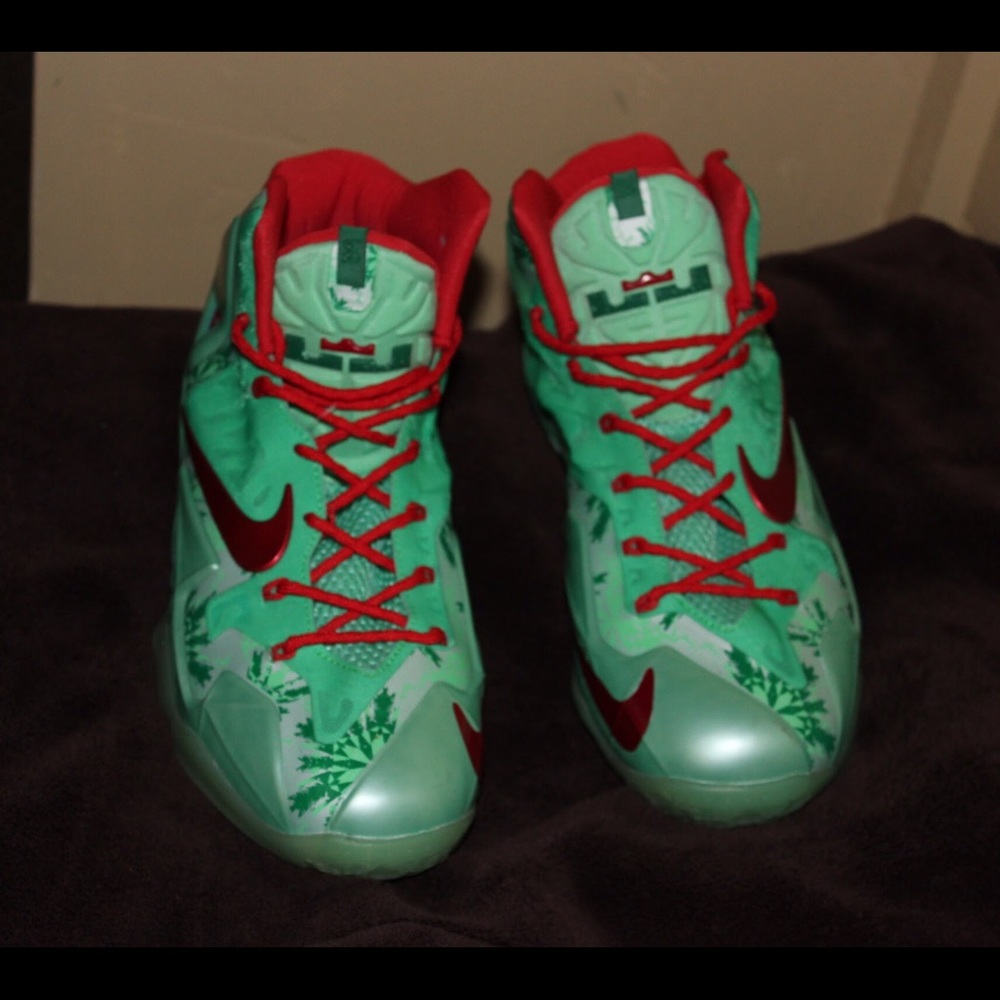 COPY - LeBron 11 "Christmas" Basketball Shoes